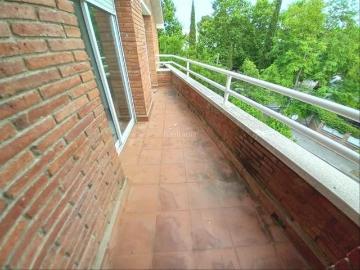 Casa en venta en Cerdanyola del Vallès, Martinica Ateneu. MAGNIFICA Y COMODA CASA CON 2 TERRAZAS. Casas Cerdanyola del.