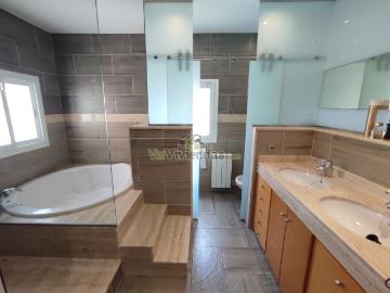 Casa en venta en Cerdanyola del Vallès, Martinica Ateneu. Espectacular casa con piscina. Casas Cerdanyola del.