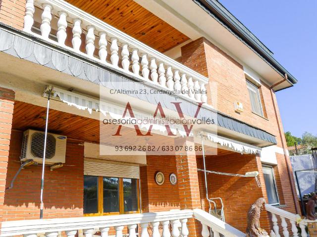 Casa en venta en Cerdanyola del Vallès, Montflorit. Casa Chalet Independiente en Venta en Cerdanyola del Vallès. Casas Cerdanyola del.