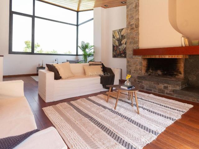 Casa en venta en Cerdanyola del Vallès, Montflorit. EXCLUSIVA CASA A CUATRO VIENTOS CON ASCENSOR, PISCINA PRIVADA Y VISTAS EN CERDANYOLA DEL VALLÈS. Casas Cerdanyola del.