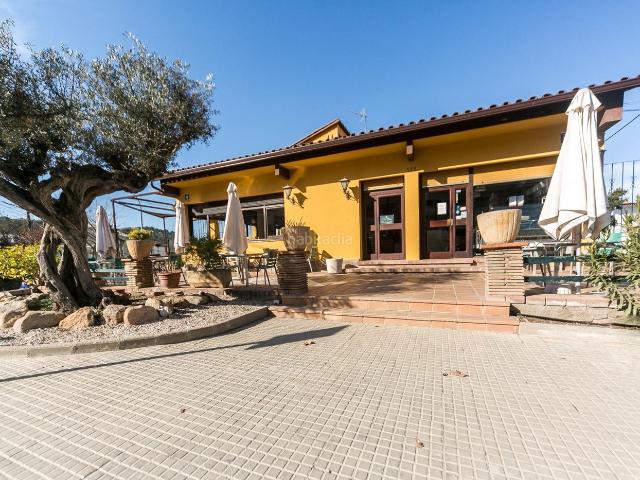 Casa en venta en Cerdanyola del Vallès, Montflorit. Restaurante con casa en preciosa ubicación de Cerdanyola. Casas Cerdanyola del.