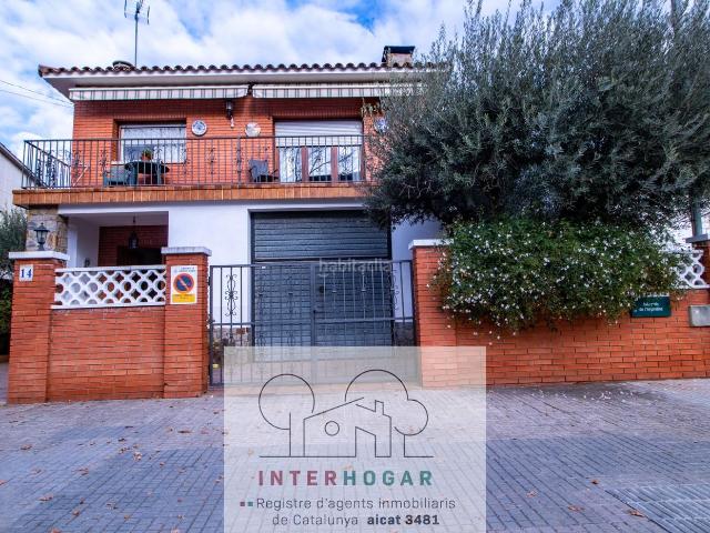 Casa en venta en Cerdanyola del Vallès, Serraparera. Casa sola a cuatro vientos en Serraparera Zona Centro Cívico. Casas Cerdanyola del.