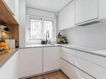 Casa en venta en Cerdanyola del Vallès, Serraparera. Casa totalmente reformada en Serraparera de 4 habitaciones y 2 baños. Casas Cerdanyola del.