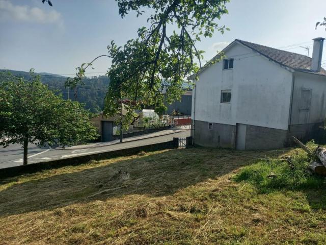 Casa en venta en Cerdedo. Buscas una vivienda con espacio, luz y vistas despejadas? Te presentamos esta casa independiente de dos plantas con un bajo cubier. Casas.
