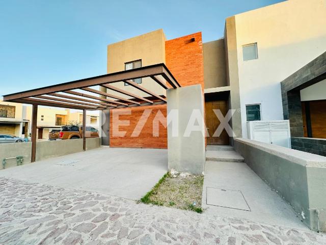 CASA EN VENTA EN CERRADA CIRUELOS, RESID ALTOZANO, GÓMEZ PALACIO, DGO