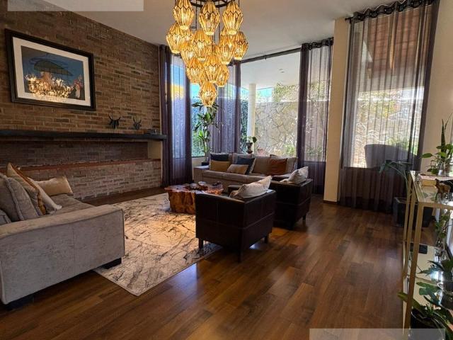 Casa en Venta en Cerrada de la Misi?n Campanario 13LC