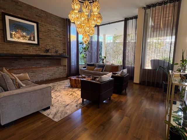 Casa en Venta en Cerrada de la Misión Campanario 13LC