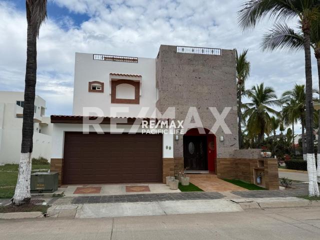 CASA EN VENTA EN CERRITOS RESORT