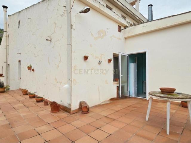 Casa en venta en Cervelló. GRAN CASA EN VENTA CENTRO PUEBLO CERVELLÓ A TAN SOLO 15KM DE BARCELONA Y AEROPUERTO EL PRAT IDEAL PARA VIVIR VARIAS FAMILIAS O TI. Casas.