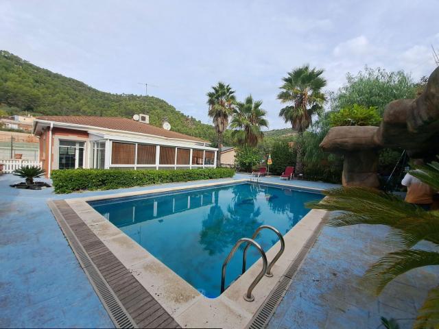 Casa en venta en Cervelló. Impresionante casa en Cervelló. Casas.