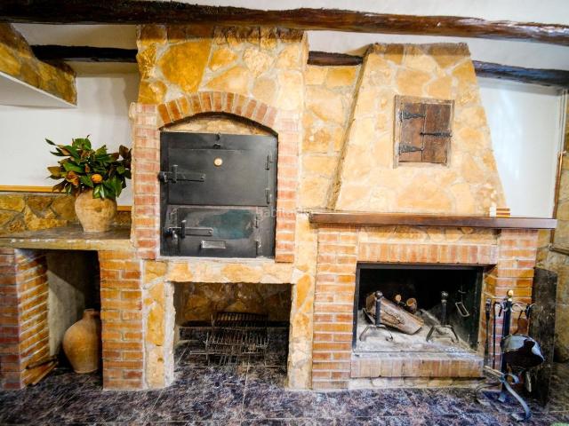 Casa en venta en Cervera del Río Alhama. Amplia casa con patio en venta en Cabreton, La Rioja. Casas Cervera del Río.