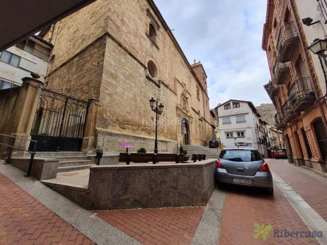 Casa en venta en Cervera del Río Alhama. Amplia casa junto a la Iglesia de Santa Ana. Casas Cervera del Río.