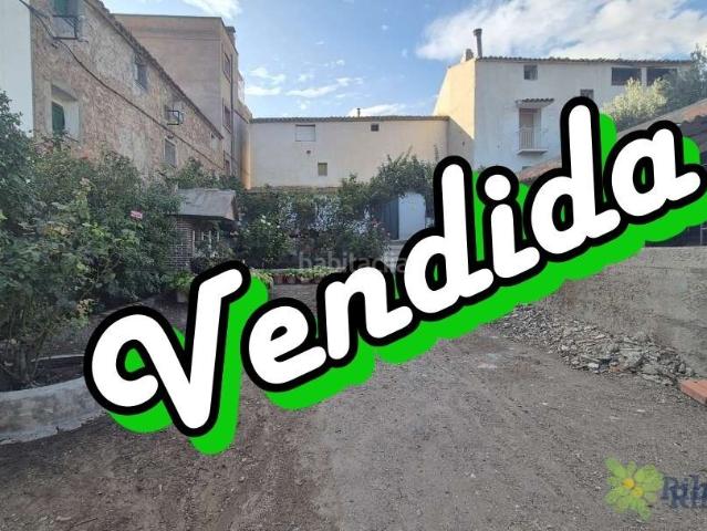 Casa en venta en Cervera del Río Alhama. Bonita casa con jardín en Valdegutur. Casas Cervera del Río.