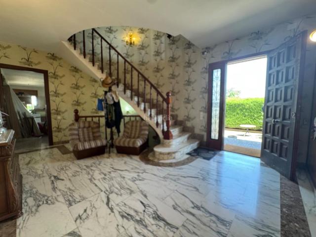 Casa en venta en Cervera. Espectacular casa señorial en Cervera con 700 m2 construidos, gran jardín con piscina, posibilidad tres viviendas independientes. Casas.