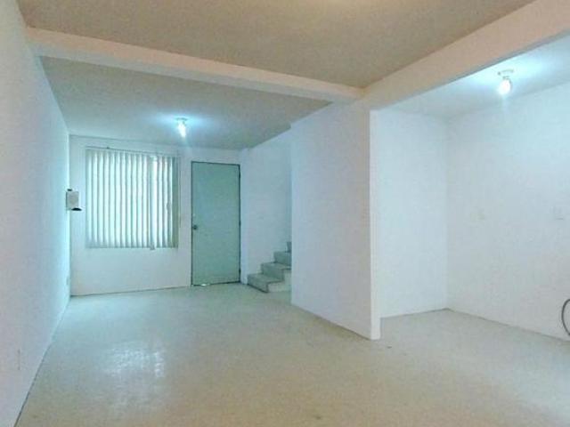 CASA EN VENTA EN CHALCO ECONOMICA DE 2 PISOS