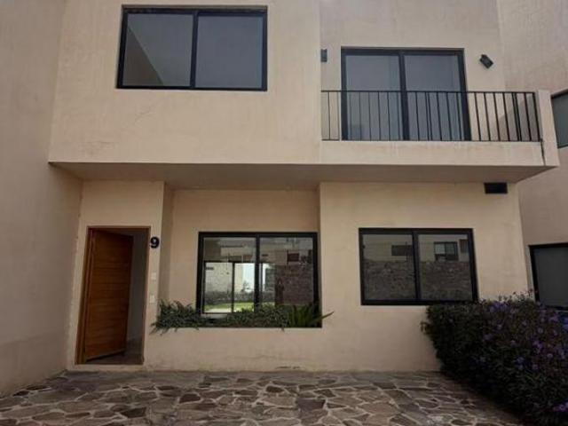 CASA EN VENTA EN CHAPALA
