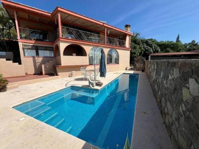 Casa en Venta en Chapala, con Alberca y Vista al Lago