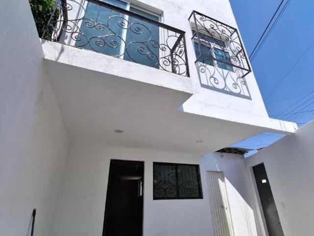 Casa en Venta en Chapalita Inn, bien ubicada, con seguridad privada