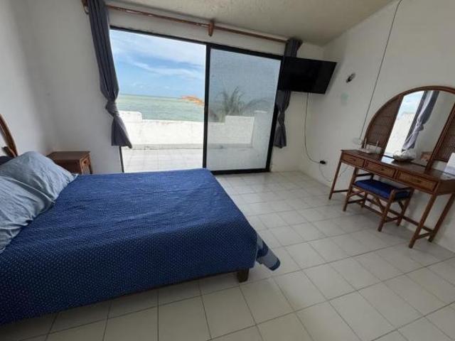 VILLA EN VENTA EN CHELEM PUERTO, FRENTE AL MAR