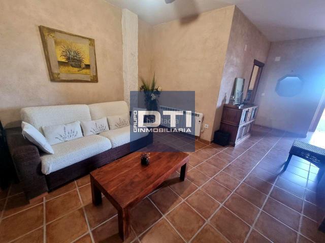 Casa en venta en Chinchilla de Monte Aragón. Casa en venta en Chinchilla de Montearagón con hidromasaje y sótano independiente, a 10 minutos de Albacete. Casas Chinchilla de Monte.