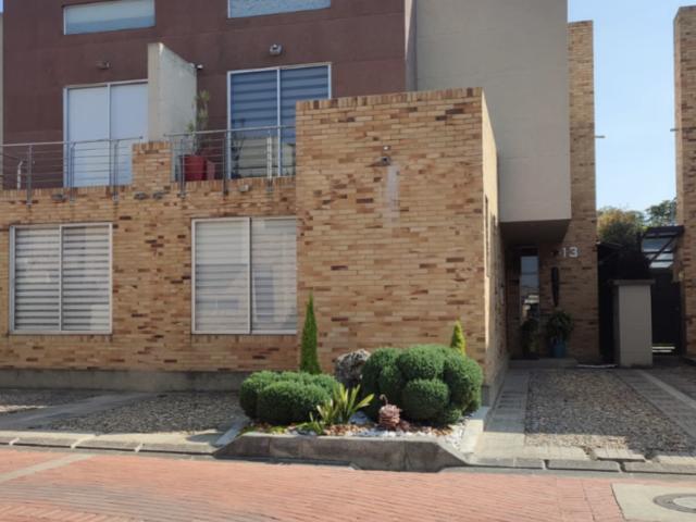 Casa En Venta En Chia En Chia V220653