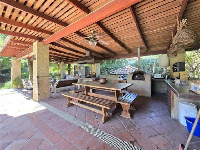 Casa en venta en Chicureo Santa Ester con piscina y quincho | 6 dormitorios por 18990.00 en Colina