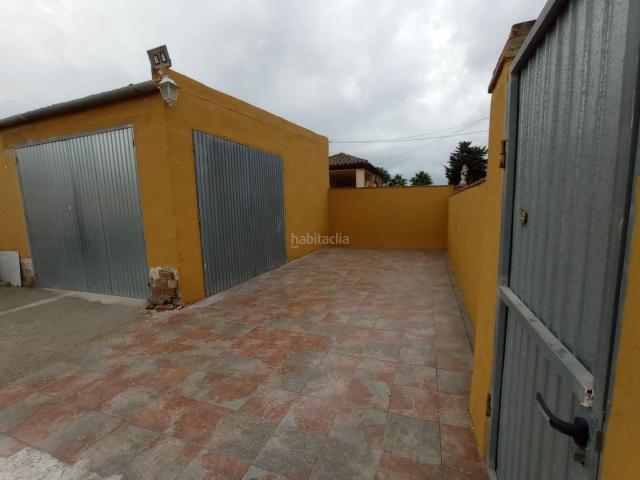 Casa en venta en Chiclana de la Frontera, La Coquina. Vivienda con parcela de aproximadamente 550 m2 en la zona de Camino del Bacalao, Chiclana de la Frontera. Casas Chiclana de la.