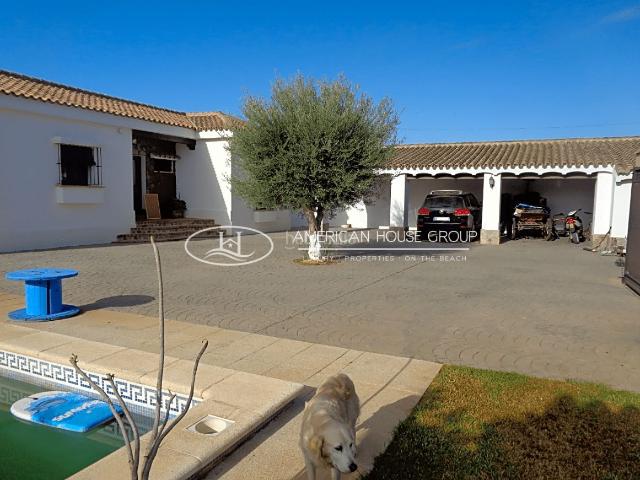 Casa en venta en Chiclana de la Frontera, Las Lagunas Campano. Magnífico Chalet con Piscina y Construcción Anexa en la zona de Las Lagunas Campano, Chiclana de la Fra Cádiz. Casas Chiclana de la.