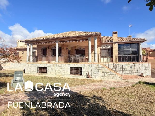 Casa en venta en Chozas de Canales. Casas Chozas de.