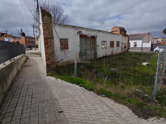Casa en venta en Chozas de Canales. Parcela en casco urbano! Ideal para la construcción de unifamiliar con parcela!. Casas Chozas de.