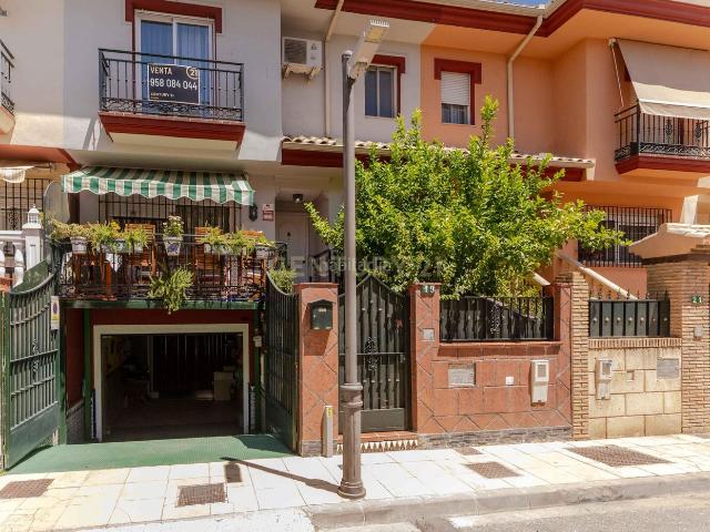 Casa en venta en Churriana de la Vega, Casco Histórico. Casa adosada con piscina propia en Churriana de la Vega, Granada. Casas Churriana de la.