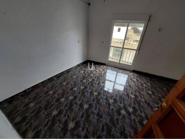 Casa en venta en Cieza. Casa de pueblo en el casco urbano de Cieza 2 alturas y gran potencial de reforma. Casas.