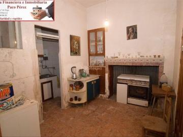 Casa en venta en Cieza. Casa en Calle Fulgencio Serra, dispone de 2 plantas, PRECIO A NEGOCIAR, precisa reformas. Casas.