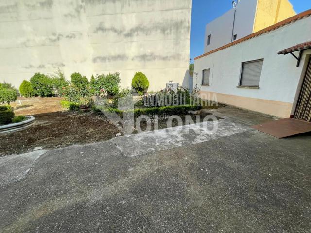 Casa en venta en Cihuri. Casa de piedra con terreno. Casas.