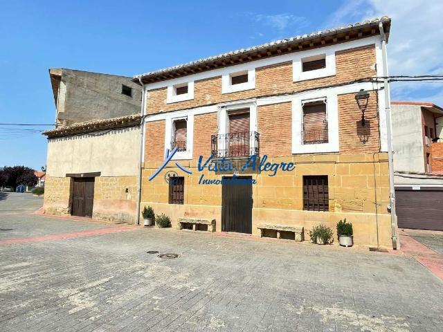 Casa en venta en Cihuri. Ficha 3110 6099 Casa de Pueblo con jardín, merendero, y garaje. Casas.