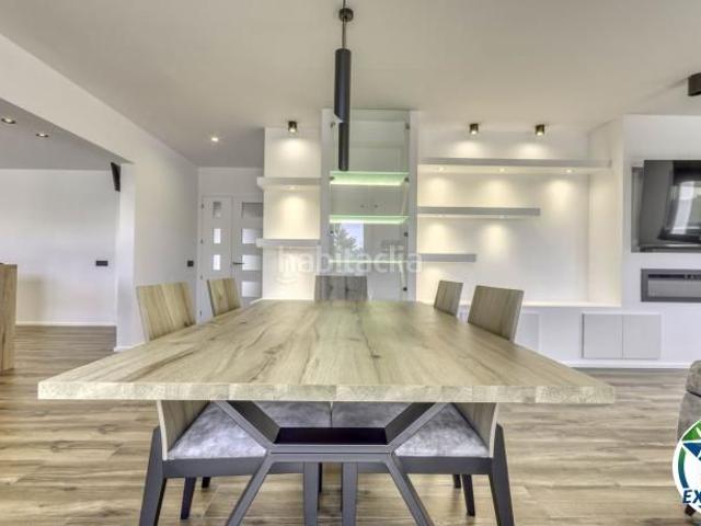 Casa en venta en Cistella. Casa unifamiliar reformada con jardín y piscina en Cistella. Casas.