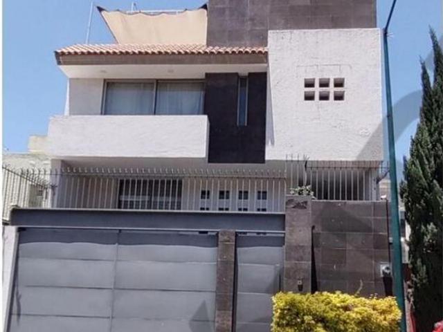 Casa En Venta En Circuito de los Parques, Coapa, Coyoacán
