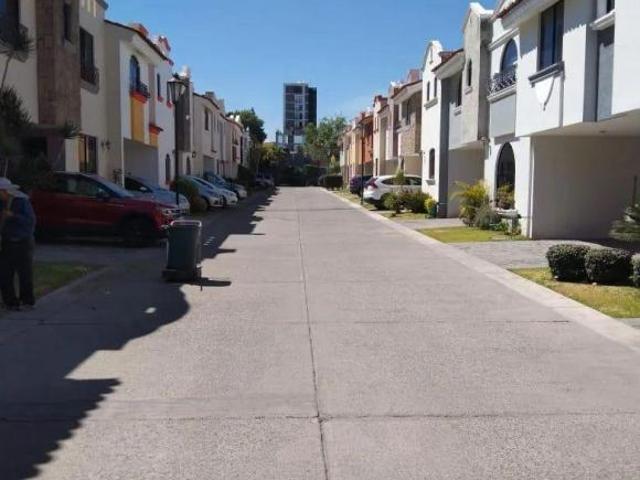 CASA EN VENTA EN CIUDAD GRANJA