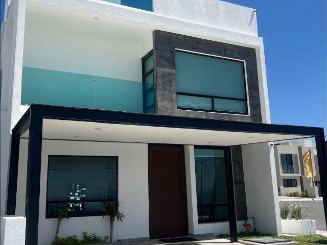 Casa en venta en Ciudad Meseta con 3 recamaras una en planta baja
