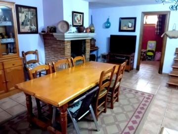 Casa en venta en Ciudad Real, Ciudad Jardín. Casa 4 dormitorios en Ciudad Jardín, Ciudad Real. 3 plantas, patio de 75 m, cochera doble, cocina campera. Casas Ciudad.