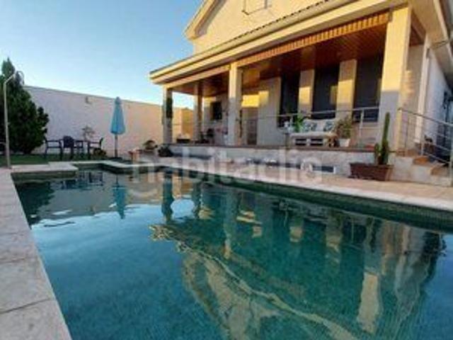 Casa en venta en Ciudad Real, Ciudad Jardín. Casa Chalet independiente en venta en Calle Rumanía. Casas Ciudad.