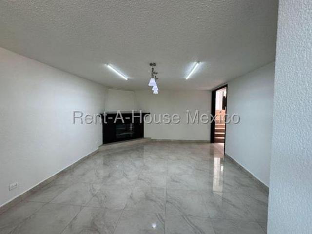 Casa en Venta en Ciudad Satelite, Naucalpan de Juárez