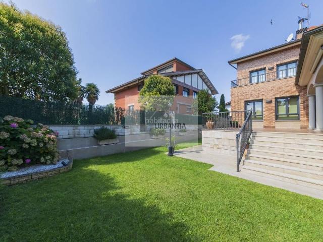 Casa en venta en Cizur. ESPECTACULAR CHALET INDEPENDIENTE DE LUJO EN PATERNAIN CENDEA DE CIZUR NAVARRA. Casas.