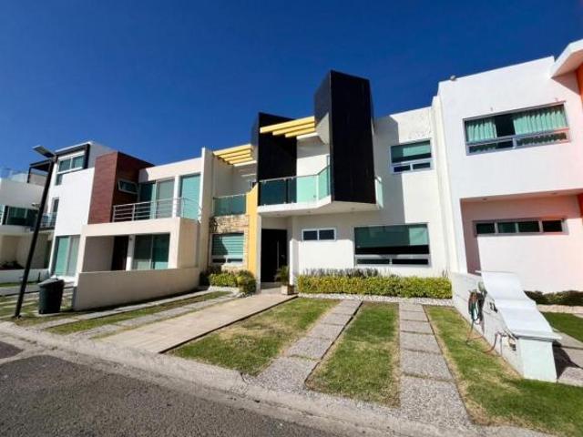Casa en Venta en Claustros del Río, SJR, Querétaro