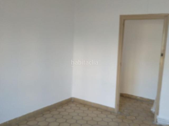 Casa en venta en Clavijo. Casa con un poco de terreno cerca de Logroño  La Unión. Casas.