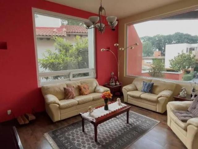 CASA EN VENTA EN CLUB DE GOLF LOS ENCINOS, CON AMPLIO JARDÍN