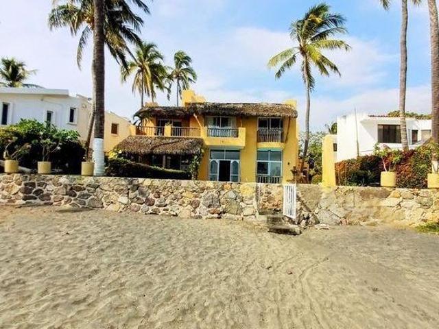 Casa en venta en Club Santiago a Pie de Playa