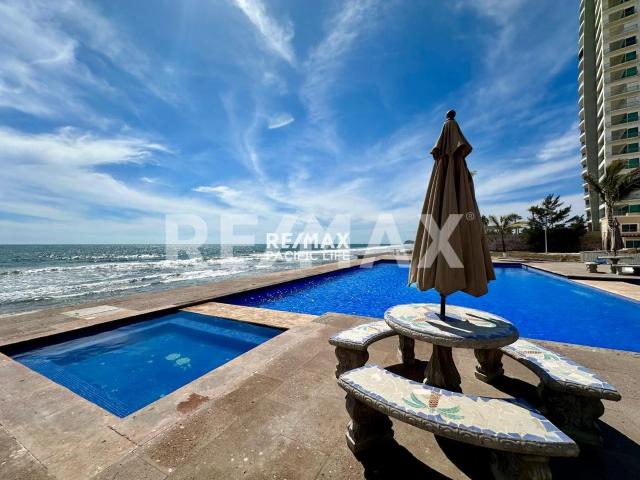 CASA EN VENTA EN CLUB PALMAS RESIDENCIAL