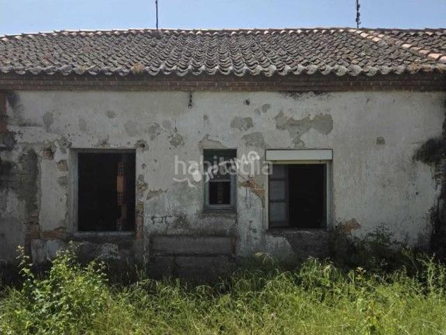 Casa en venta en Coca. Casa con solar en venta en Coca Segovia Amplias posibilidades en entorno histórico y bien comunicado. Casas.