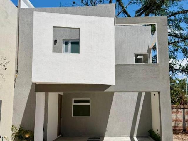 Casa en venta en Coatepec – Diseño vanguardista, habitación en PB y Roof garden
